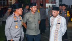 Pj Bupati Hambali Dampingi Wakapolda Riau Sholat Subuh Jama’ah di Mesjid Jami’ Air Tiris