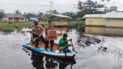 Sat Samapta Polres Inhu Patroli dan Silahturahmi Sekaligus Bantu Banjir di Rawa Bangun